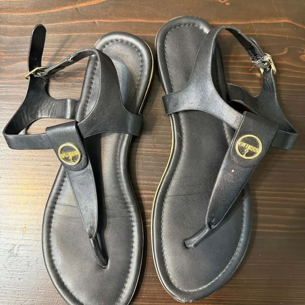 Guess Rainey Thong Sandals in Black with‎ Gold Logo